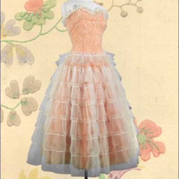 Apricot sleeveless net gown - Picture 1 of 6